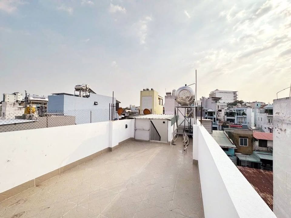 Bán nhà Quận 3 ngay vòng xoay Lý Thái Tổ 120m² giá 4 tỷ - Sẵn sàng ở ngay!