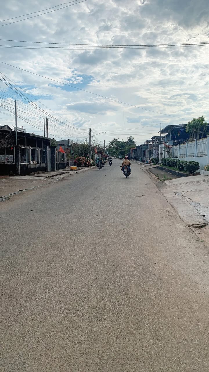 Nhà Mặt Tiền Đường Nhựa Nam Chính, Đức Linh - 180m² Giá 1 Tỷ