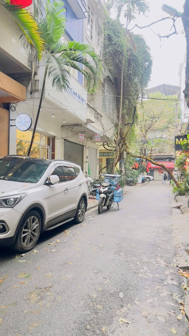 Bán nhà mặt phố Hoàng Ngọc Phách 42m² giá 20.5 tỷ - Vị trí đắc địa kinh doanh đỉnh!