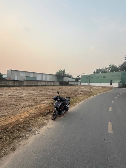 Đất Nền Bến Cát 135m² - Mặt Tiền Trục Chính Tân Định - Xây Nhà Đẹp