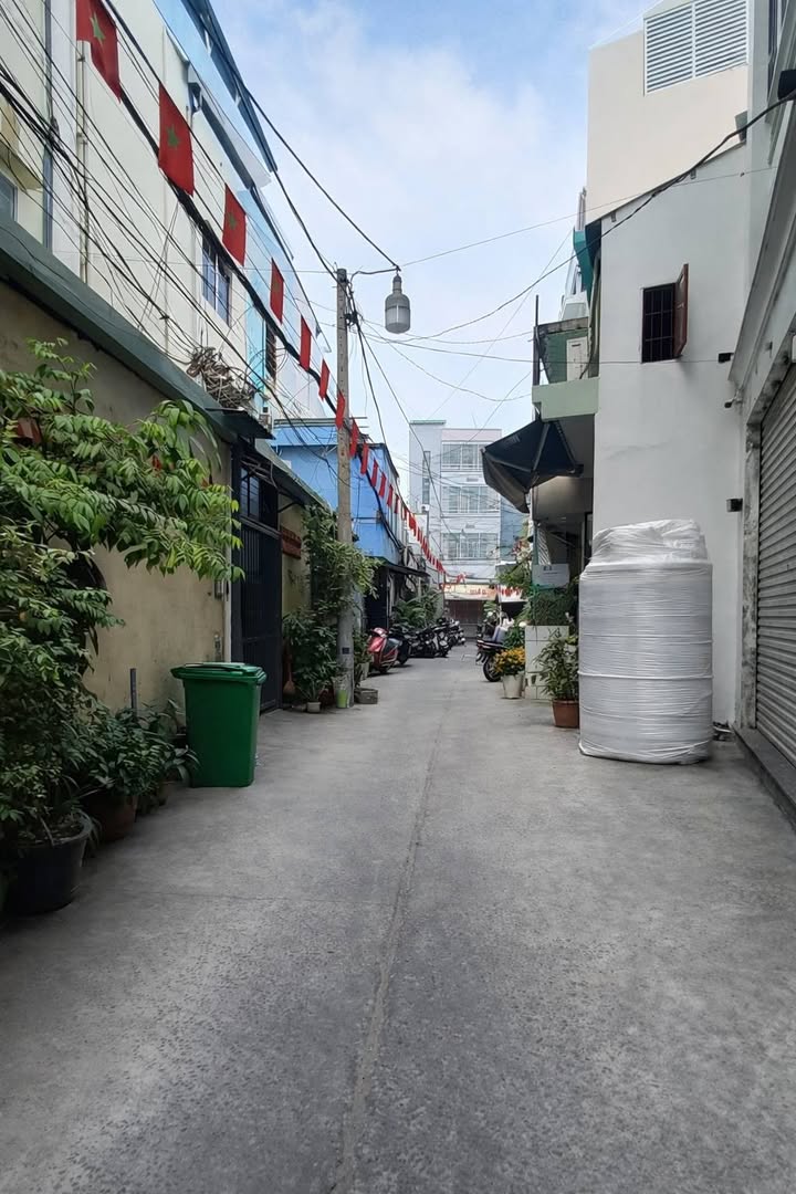 Nhà 4 Tầng Lê Hồng Phong, Q10 - 40m², 5PN, 7 Tỷ Hơn - Sổ Hồng Sẵn Sàng