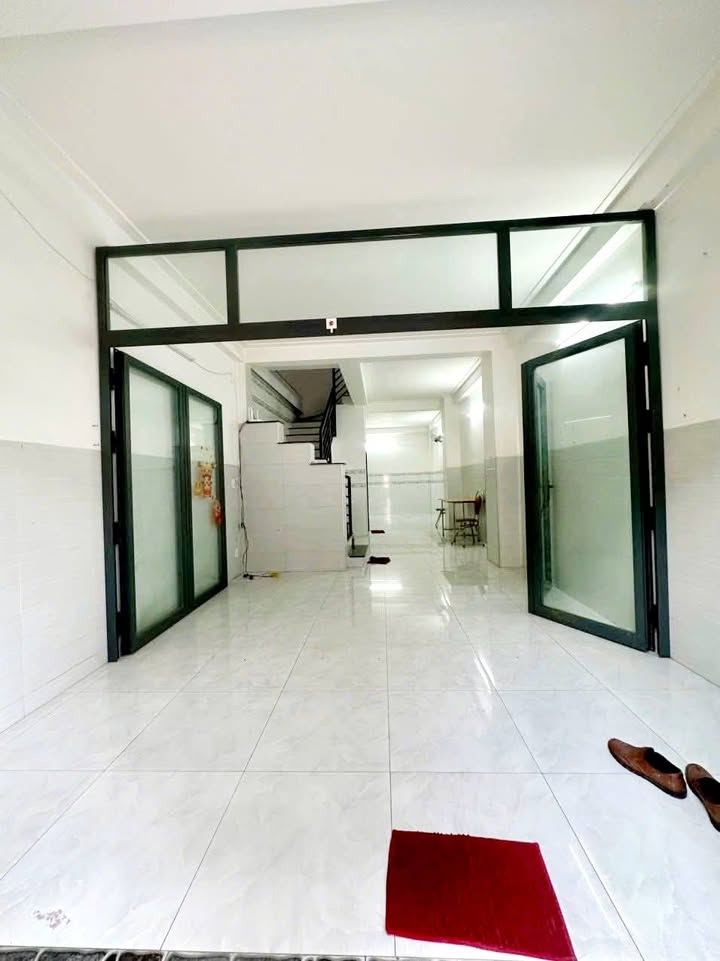 Cho thuê nhà 1 lầu 2PN Quận 12, hẻm ô tô, gần CVPM Quang Trung