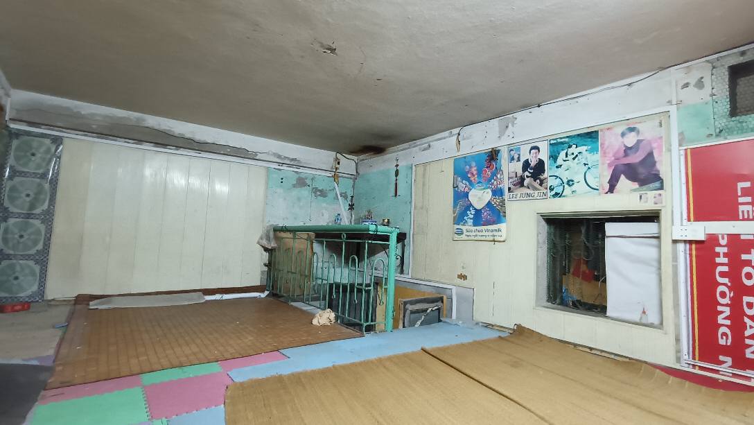 Nhà Riêng Phố Long Biên 1.x Tỷ - Sổ đỏ chính chủ, vị trí đắc địa!