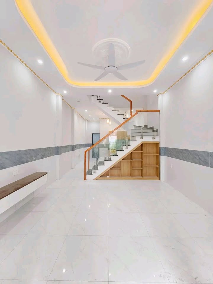 Nhà riêng Dĩ An 60m² giá 2.2 tỷ - Sổ hồng sẵn, ô tô tận cửa!