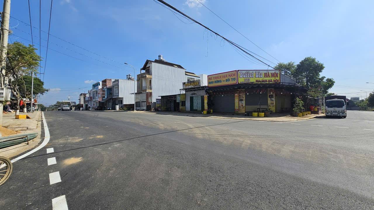 Nhà Phố Mặt Tiền Hoàng Văn Thụ, Bảo Lộc 114m² - Mặt tiền kinh doanh đắc địa!