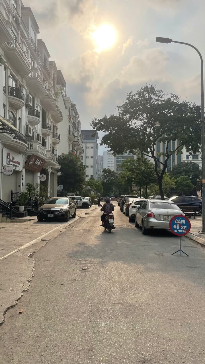 Mặt bằng kinh doanh Ngõ 82 Dịch Vọng Hậu Cầu Giấy 100m² - Thích hợp KD