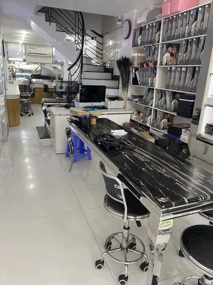 Nhà Mặt Tiền Huỳnh Văn Bánh 41m², 17 Tỷ - Mặt Tiền Kinh Doanh Vàng!