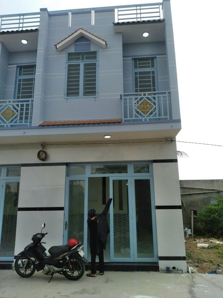 Bán Nhà Cần Giuộc 40m² Giá 1.15 Tỷ - Chính Chủ Bán, Sổ Hồng Sẵn!