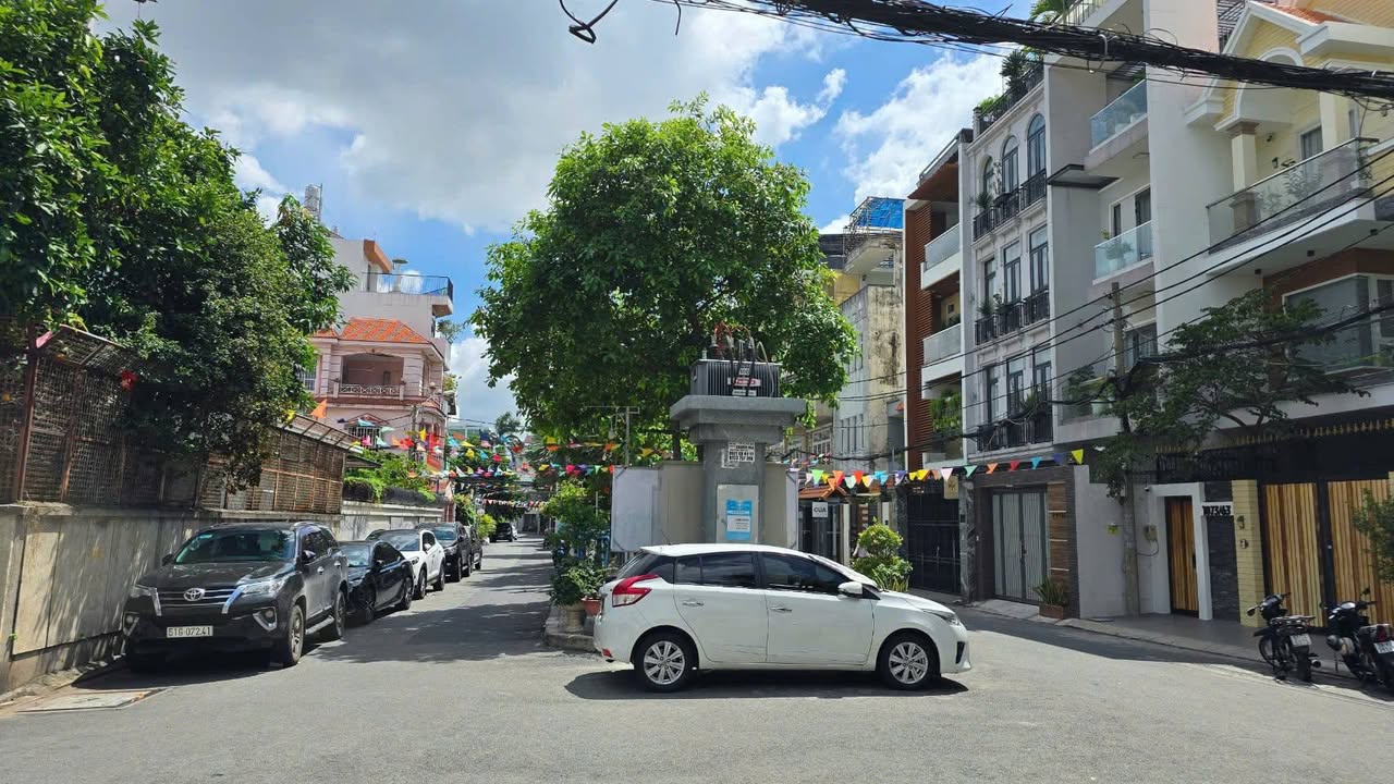 Nhà Phố Cách Mạng Tháng Tám, P.7, Tân Bình 110m² - Mặt tiền kinh doanh