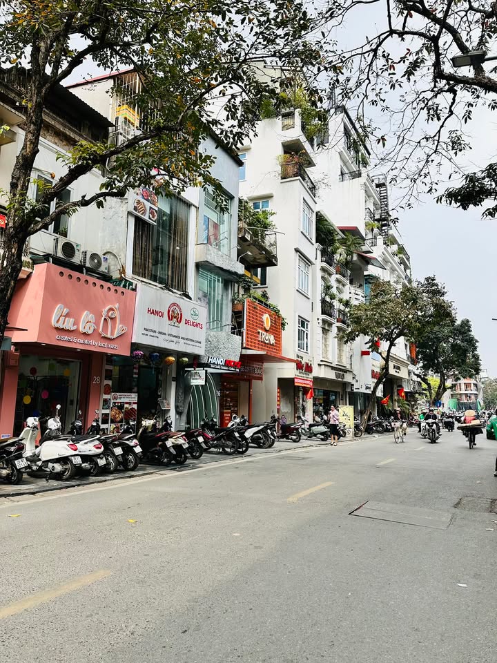 Mặt Phố Bát Đàn 65m² - Kinh Doanh Sầm Uất - 2 Mặt Phố