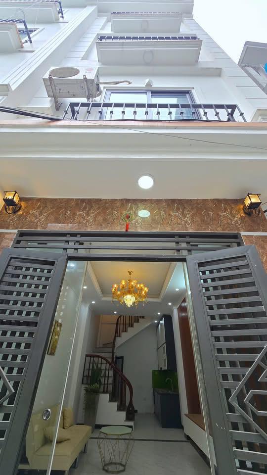 Nhà lô góc Đô Nghĩa 180m² - Ô tô tránh gần, giá tốt!