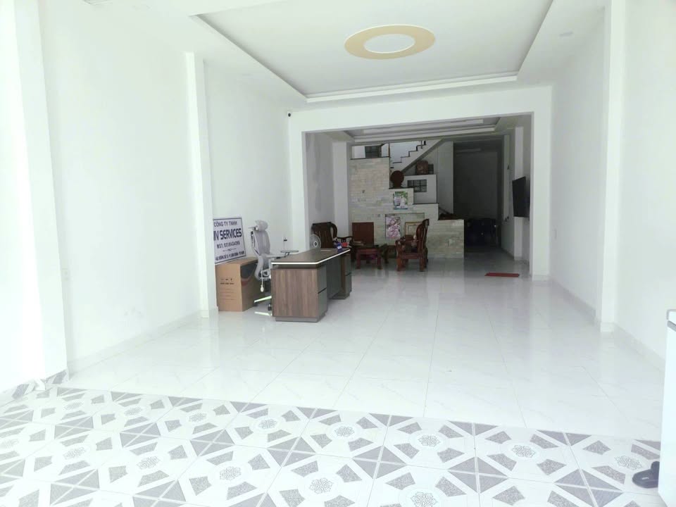 Nhà Phố Linh Xuân, Thủ Đức 100m² - Mặt Tiền Kinh Doanh, Sổ Hồng Sẵn!