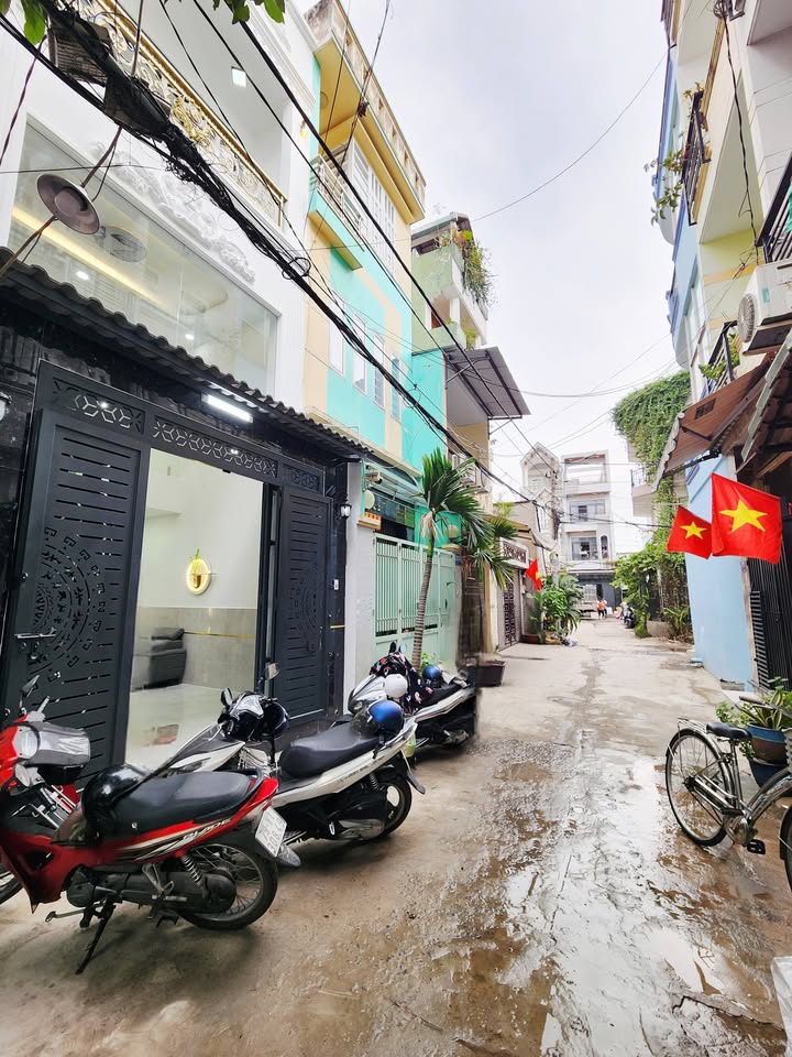 Nhà 3 Tầng Mặt Tiền Tô Hiệu, Tân Phú - 50m², 3PN, Ô Tô, 6.25 Tỷ