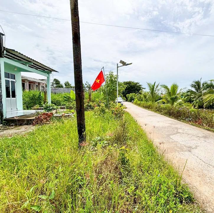 Đất Vườn Cà Mau 700m² Tặng Kèm 50m² Thổ Cư - Mặt Tiền Kênh Lệ Quyền