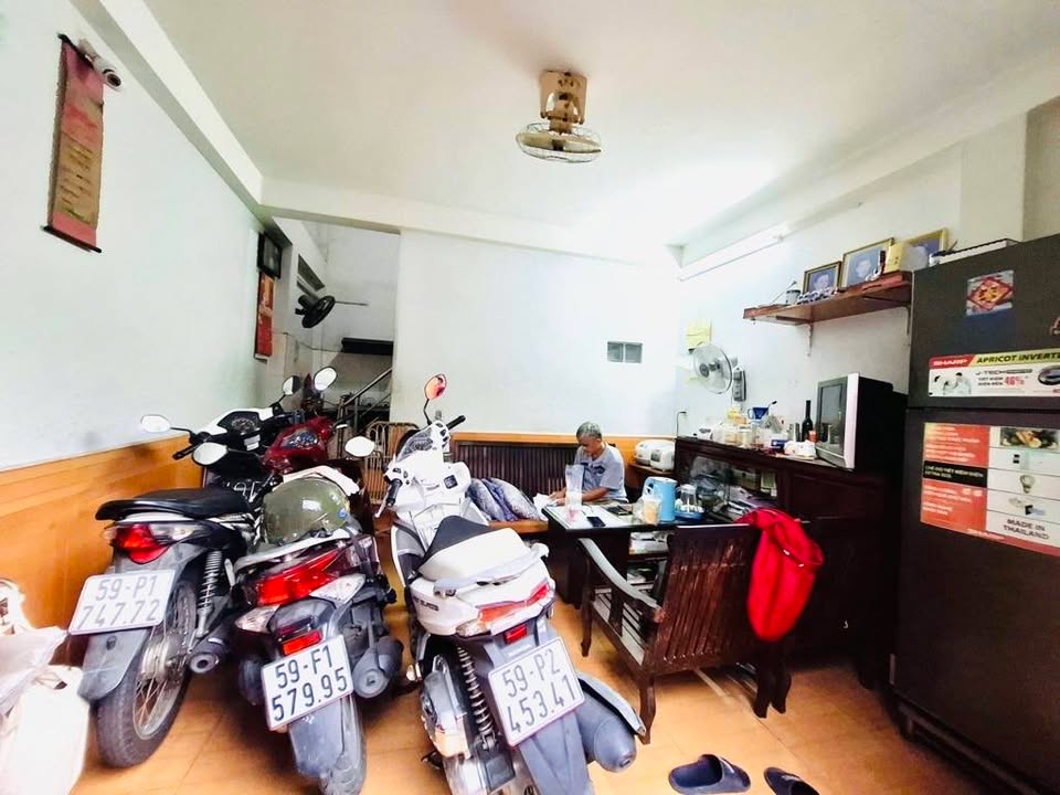 Nhà 4 Tầng Đường Văn Chung, Tân Bình - 4.7 Tỷ, Sổ Vuông Vức