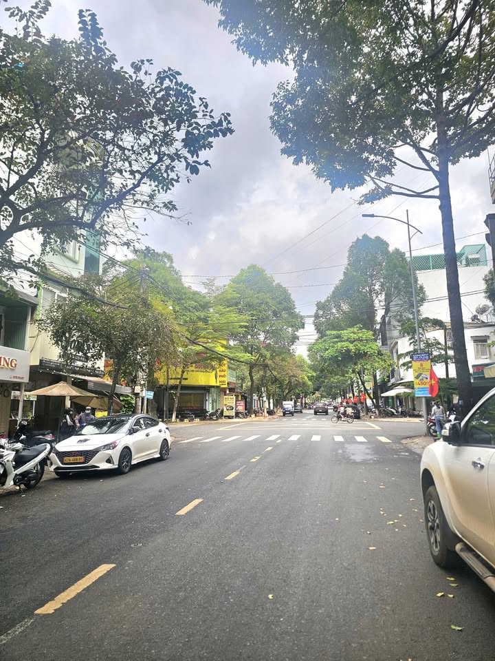 Nhà Mặt Tiền Kinh Doanh Hoàng Diệu, BMT 11.95 Tỷ - Đầu Tư Sinh Lời Ngay!