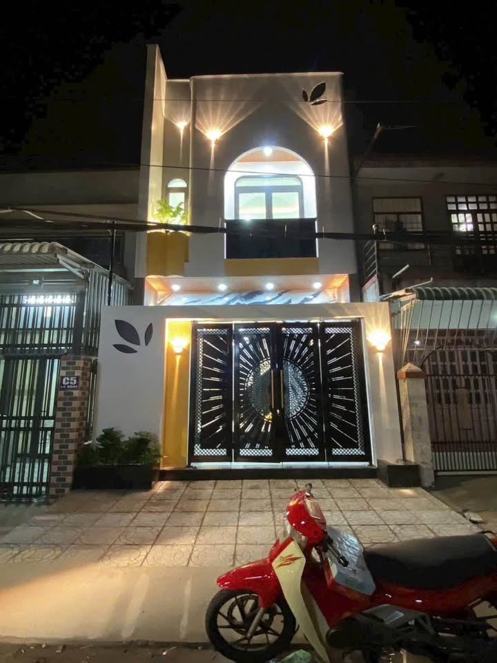 Nhà Phố Lê Khôi Rạch Giá 72m² - Mặt Tiền Kinh Doanh, Sổ Hồng Sẵn Sàng!