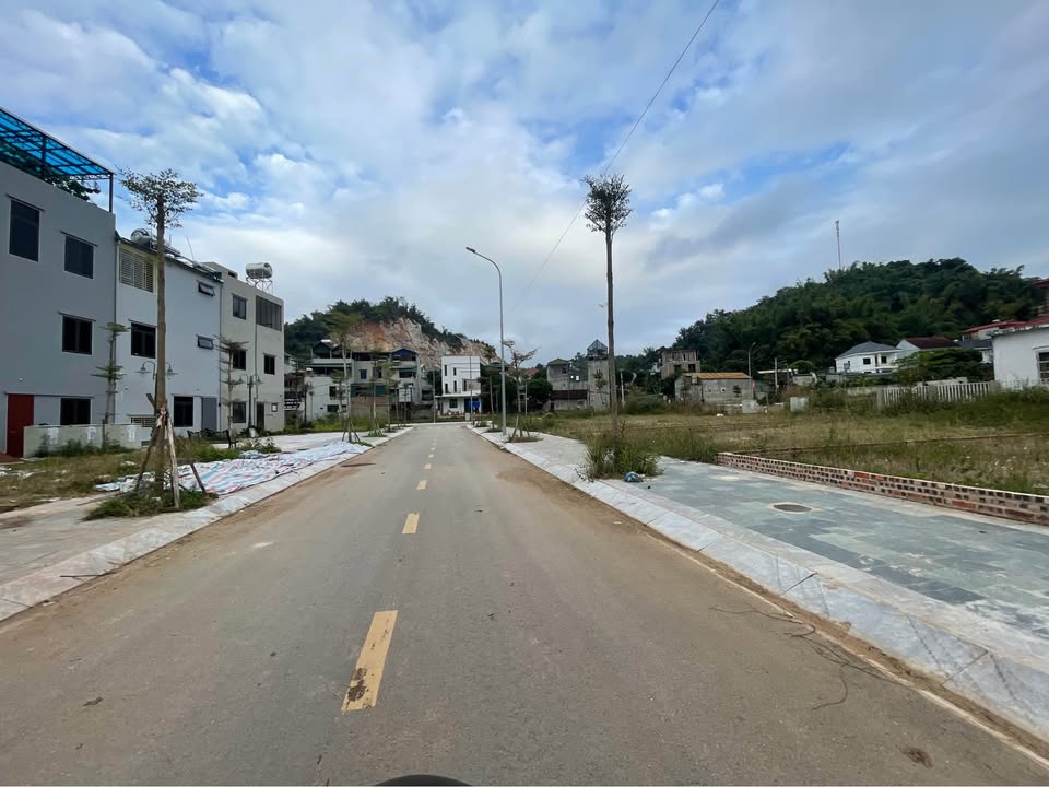 Đất nền KĐT Kim Sơn TP Sơn La 90m² giá 2.2 tỷ - Sổ đỏ chính chủ