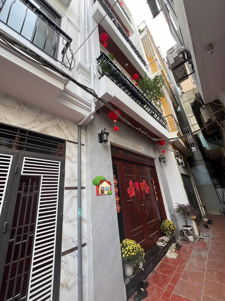 Bán nhà Lĩnh Nam Hoàng Mai 33m² hơn 6 tỷ - Sẵn sàng ở ngay!