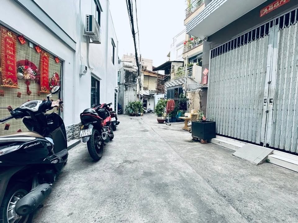 Nhà Mặt Tiền CMT8, Q10 - 44m² - 7.48 Tỷ - Xe Hơi Vào Nhà