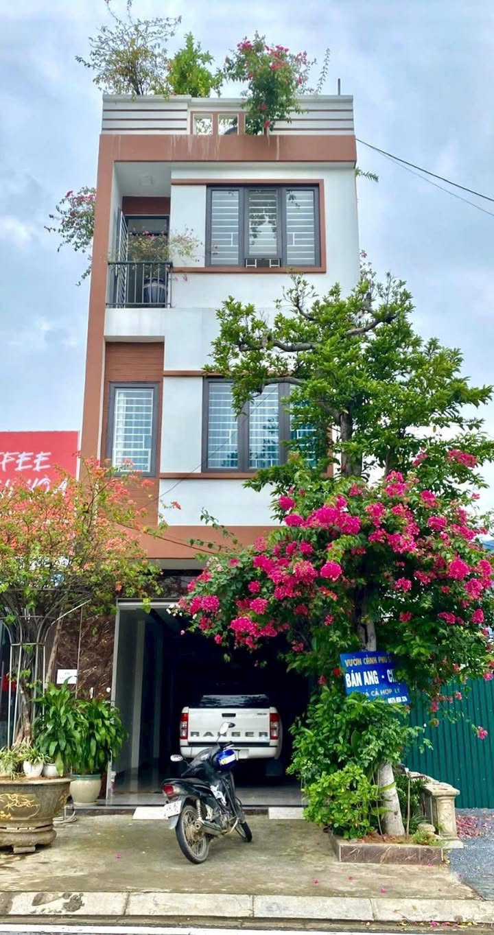 Nhà Mặt Tiền Kinh Doanh Ngòi Đum, Lào Cai - 90m², 3 Tầng, Hướng Bắc