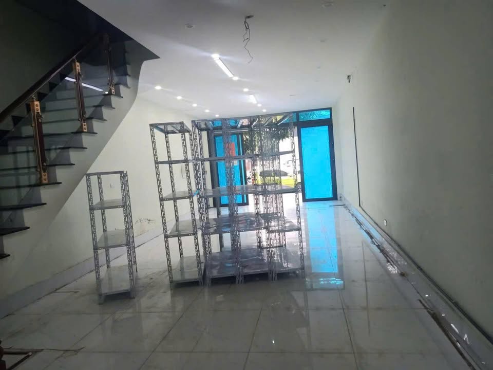 Nhà nguyên căn Linh Đàm 100m² giá 40 triệu - Ô tô vào tận nhà!