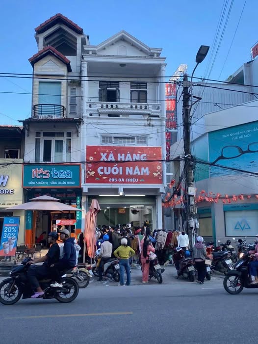 Nhà Phố 3 Tầng Mặt Tiền Bà Triệu, Huế - Kinh Doanh Đắc Lợi