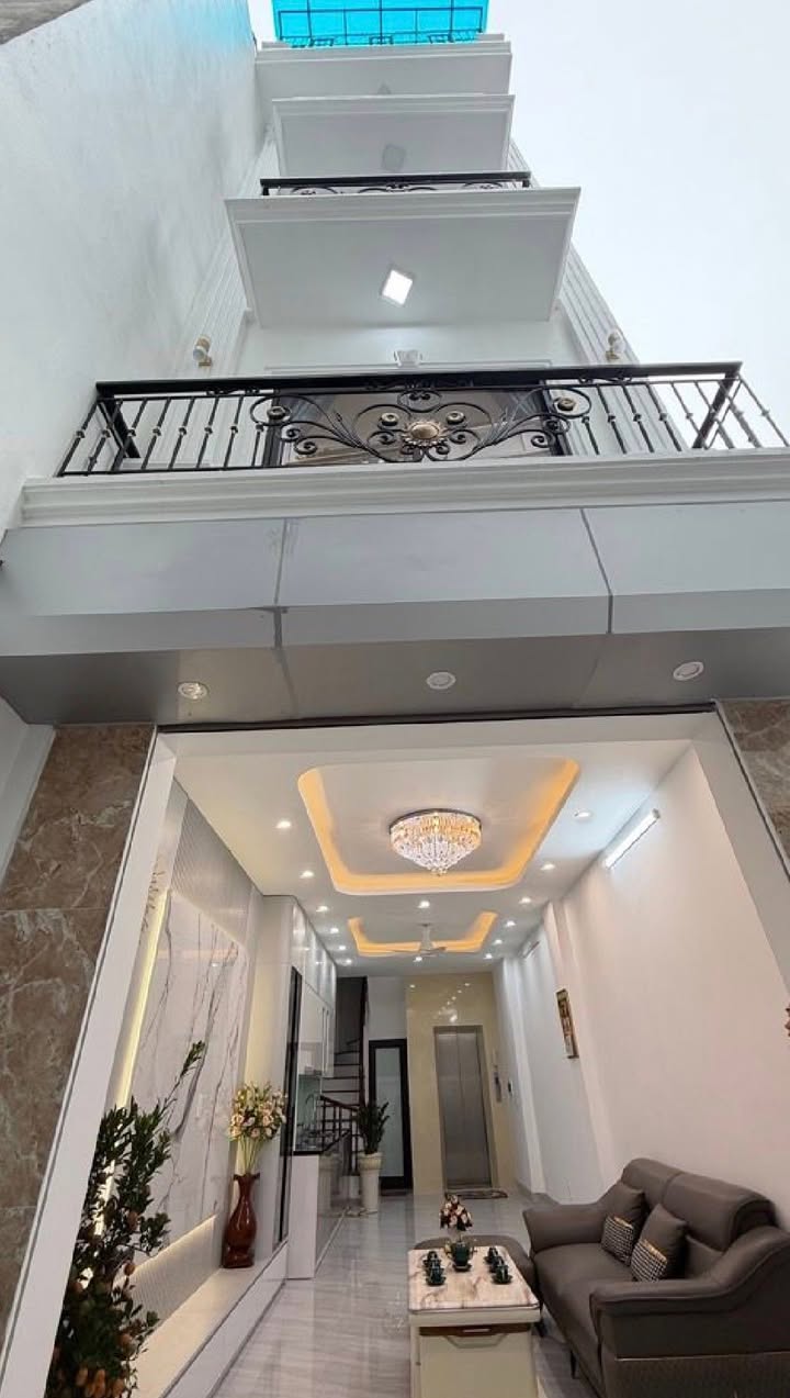 Nhà Góc 50m² Hoàng Mai - Thang Máy, 4PN, Full Nội Thất - 13.5 Tỷ