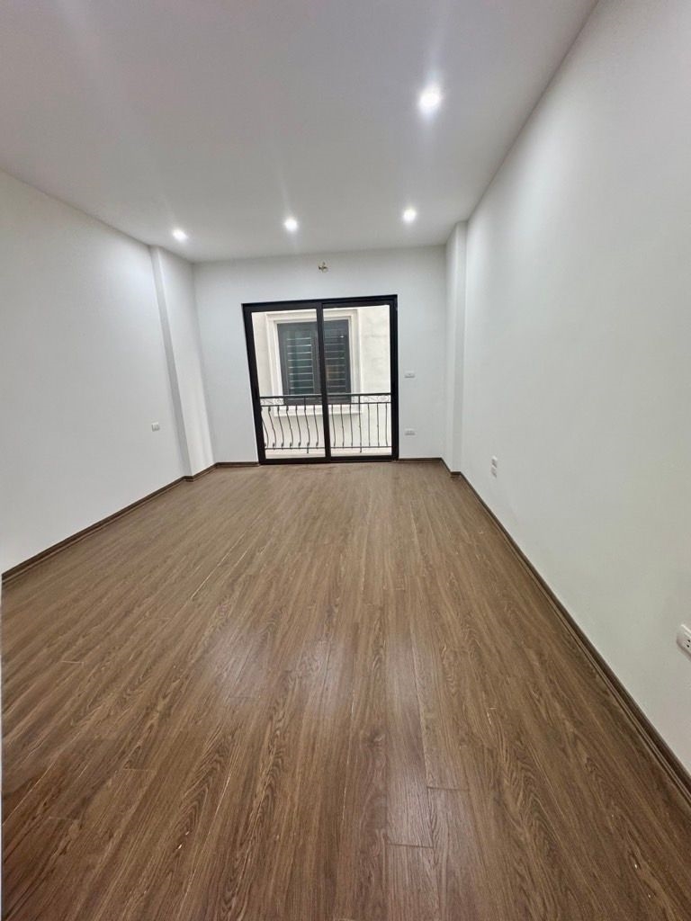 Nhà 5 Tầng Ngọc Thụy, Long Biên - 30m², 6.85 Tỷ, Ô Tô Tránh