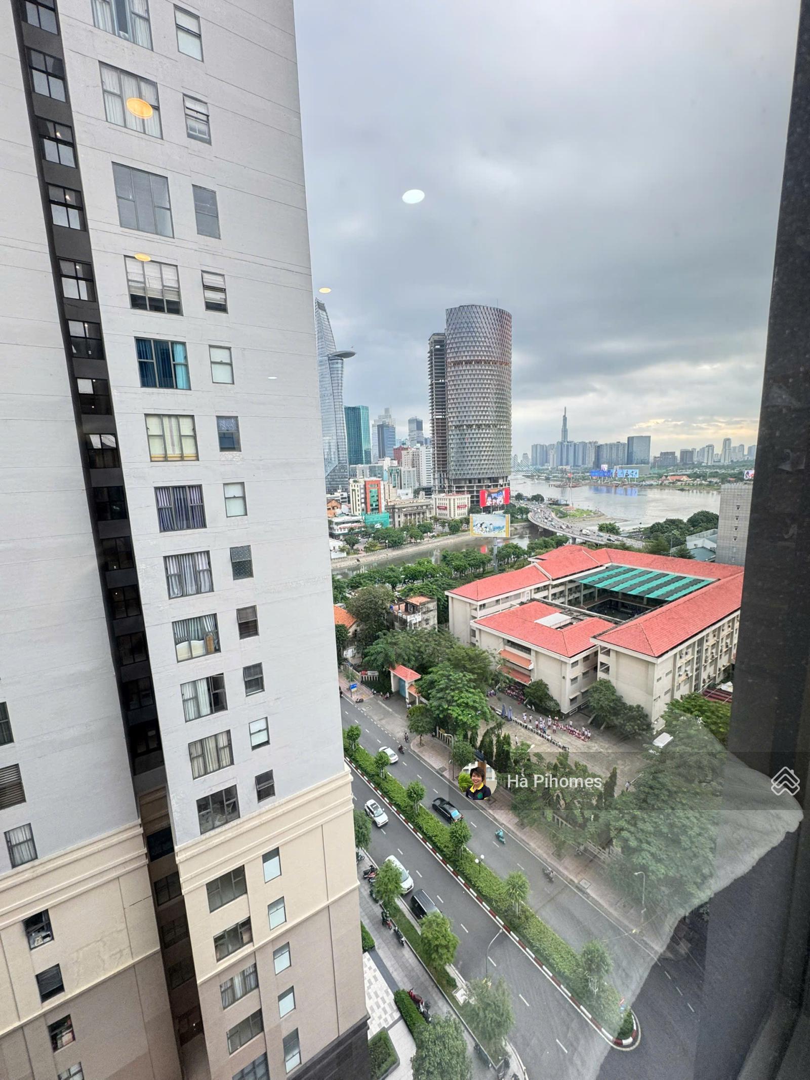 Studio Saigon Royal 35m² View Sông - Full Nội Thất Hiện Đại