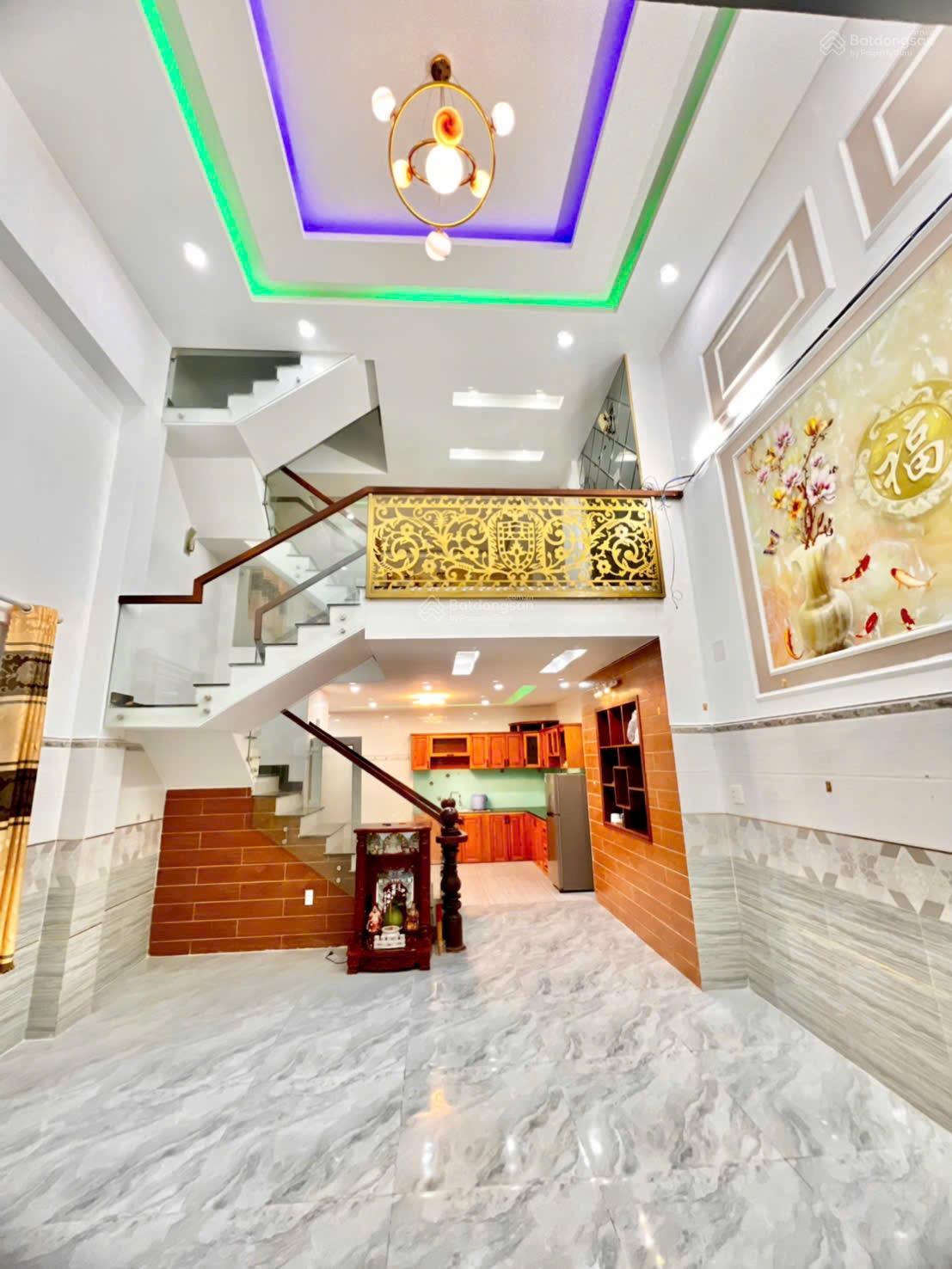 Nhà Cho Thuê Căn Góc Bình Tân - 60m² - 4PN - Ô Tô Đậu Cửa - 15 Triệu