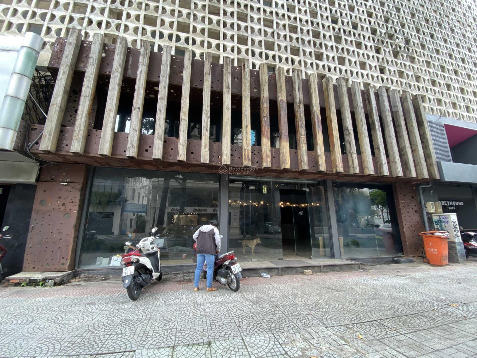 Nhà Phố Cho Thuê Quận 1 - 224m² Vị Trí Đắc Địa, Mặt Tiền Kinh Doanh