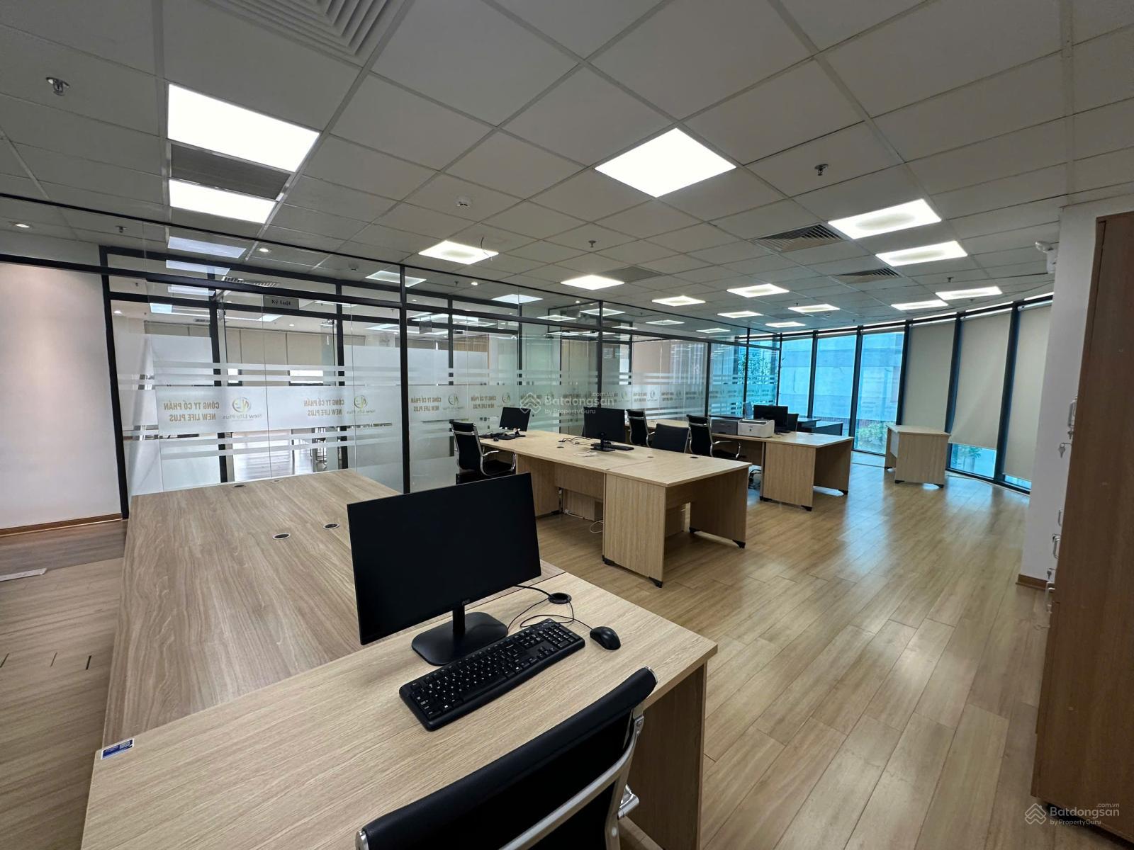 Văn phòng Diamond Lê Văn Lương 1000m² - Vị trí trung tâm, sẵn sàng làm việc!