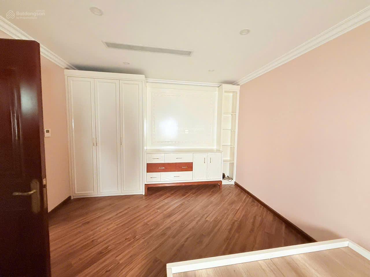 Cho thuê Biệt thự CityLand Riverside Q7 - 220m² - 90 Triệu - Có Hầm, Thang Máy