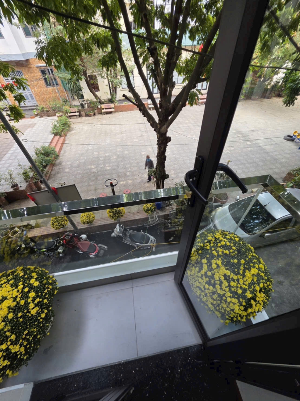 Nhà Riêng Nguyễn Văn Trỗi 50m² 5 tầng - Ô tô vào nhà, full nội thất 5 sao!