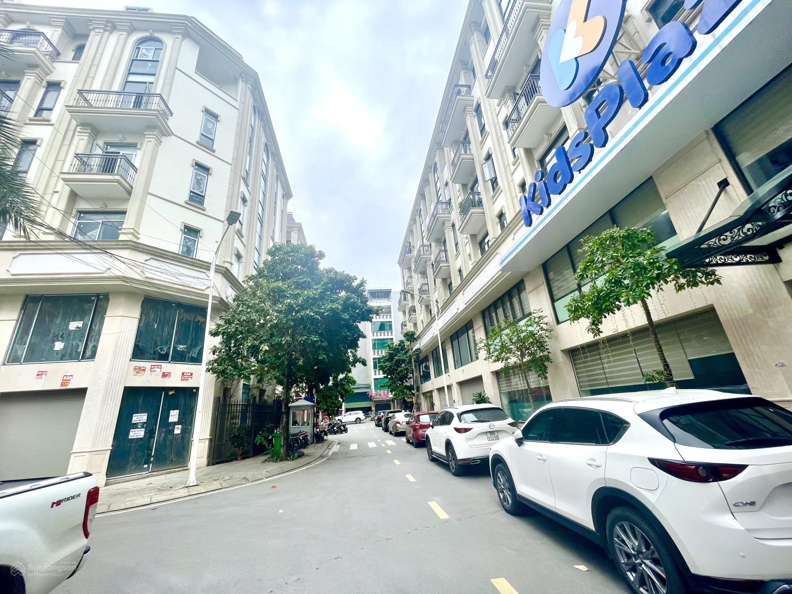 Văn phòng Him Lam Vạn Phúc 300m² - Đường lớn, đỗ xe thoải mái!