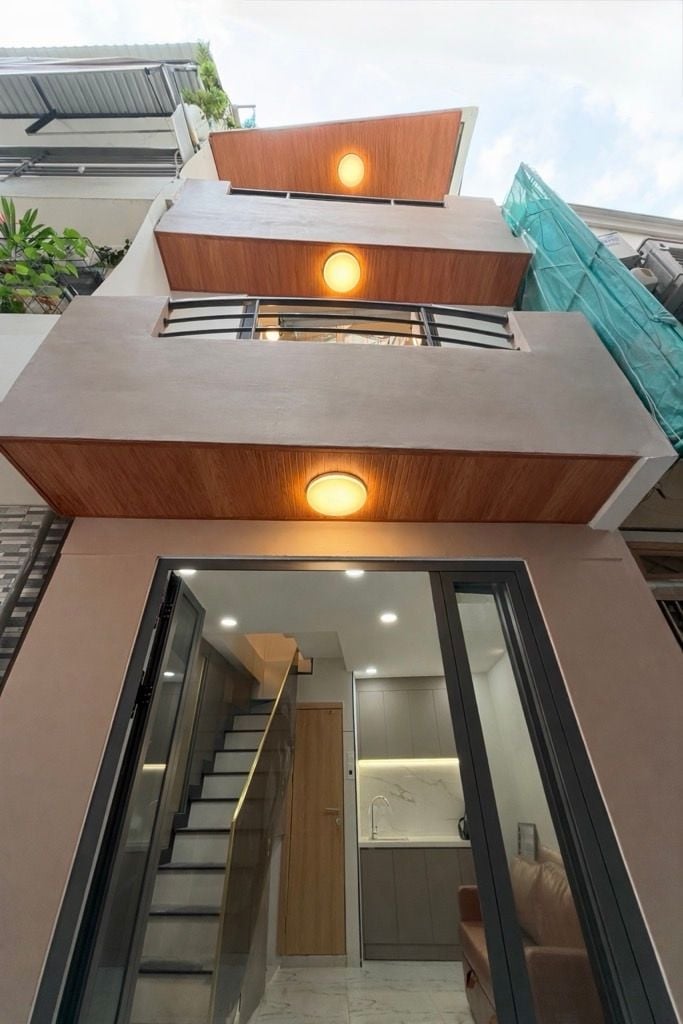 Nhà Riêng Quận 1 Sát Trần Hưng Đạo 15m² - Vị trí đẹp, giá hiếm!