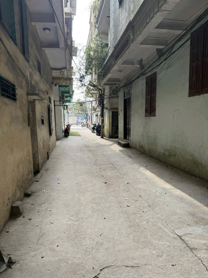 Nhà Lĩnh Nam 40m² x 4 Tầng - Ô Tô Đỗ Cửa, Sổ Đỏ Chính Chủ