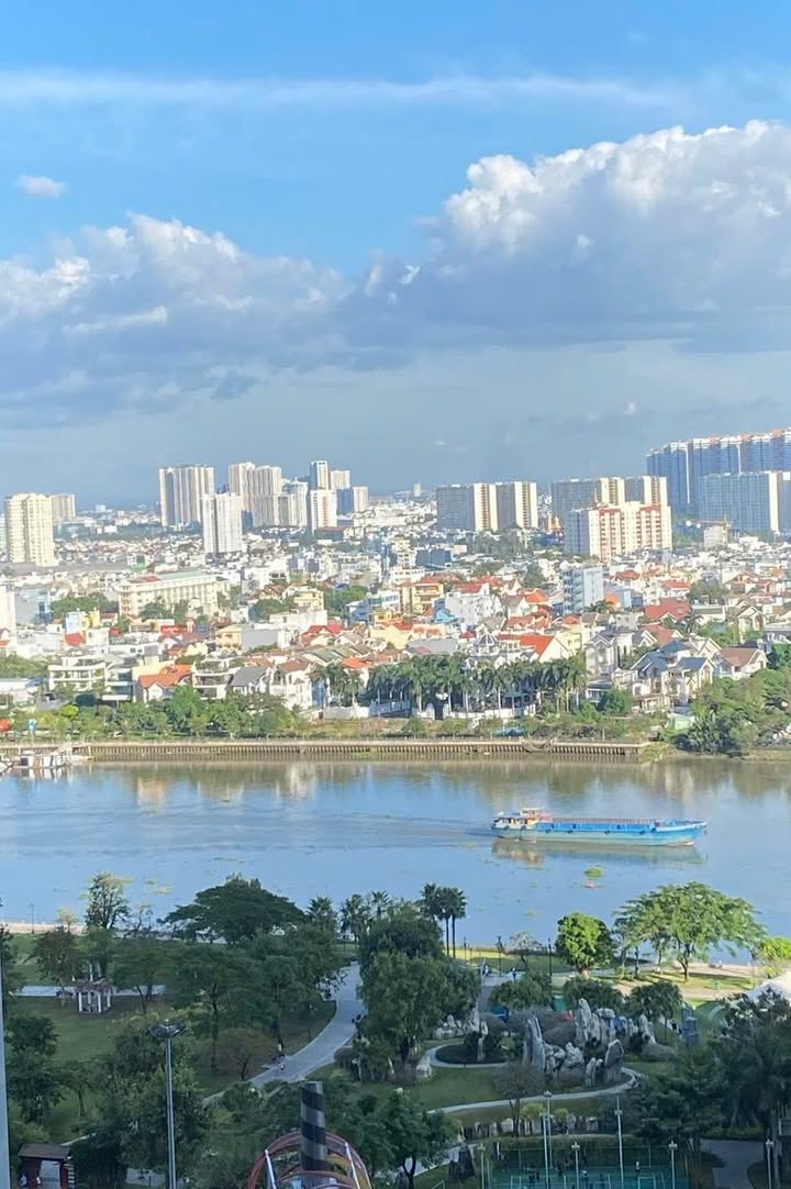 Cho thuê căn hộ Vinhomes Central Park 4PN, 154m² - View sông, nội thất cao cấp