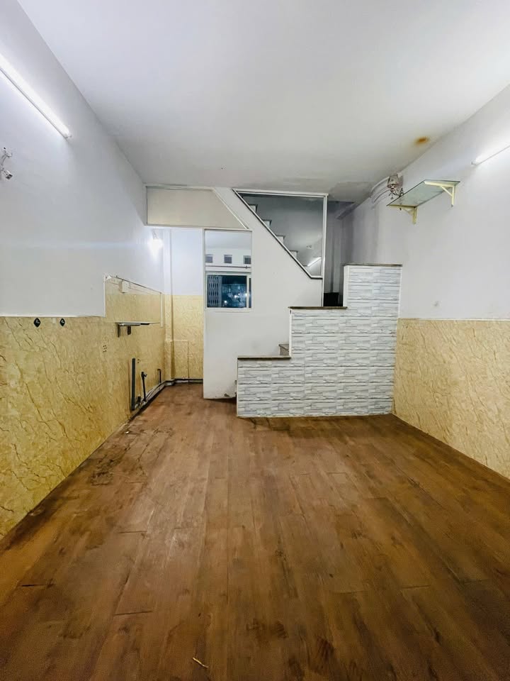 Nhà Mặt Tiền Kinh Doanh Thủ Đức - 18.3m² Sổ Hồng Riêng - Giá Tốt Trước Tết