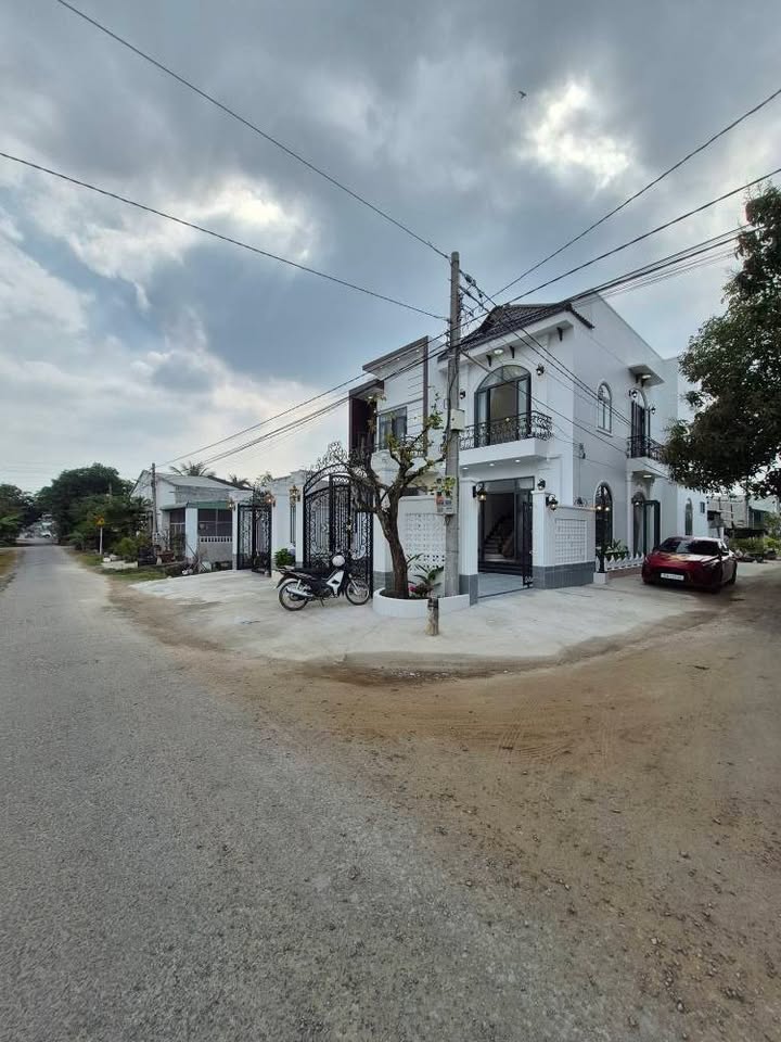 Nhà riêng Hòa Thành 123m² - Ô tô vào tận nhà, 2 mặt tiền đẹp!