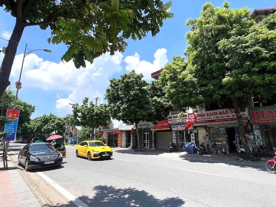 Nhà Riêng Thạch Bàn 40m² - 6 Tầng Thang Máy, Ô Tô Đỗ Cửa, Sổ Đỏ!