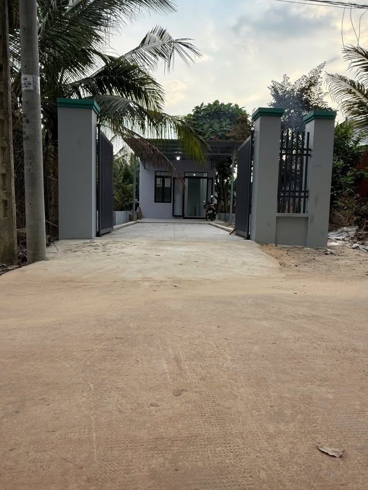 Nhà Phường Minh Thành, Chơn Thành - 180m² Sổ Đỏ, Giá Chỉ 9xx Triệu