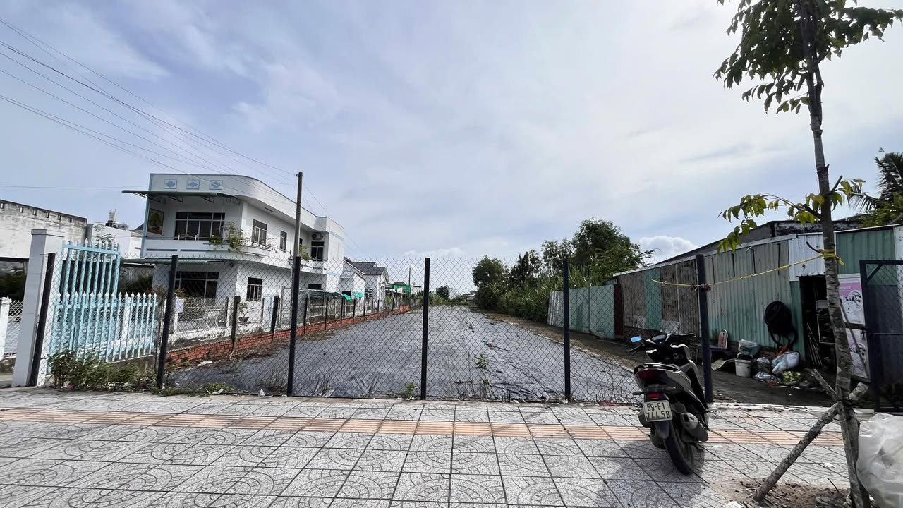Đất Mặt Tiền Hoàng Quốc Việt, Cần Thơ - 2600m² Sẵn Sàng Kinh Doanh Đa Ngành