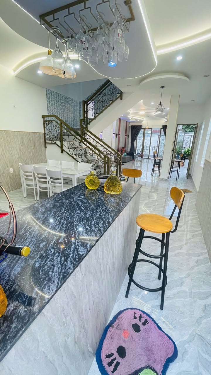 Bán Gấp Biệt Thự Mini Hóc Môn 160m² Ngang 8m - Giá Tốt 6.2 Tỷ