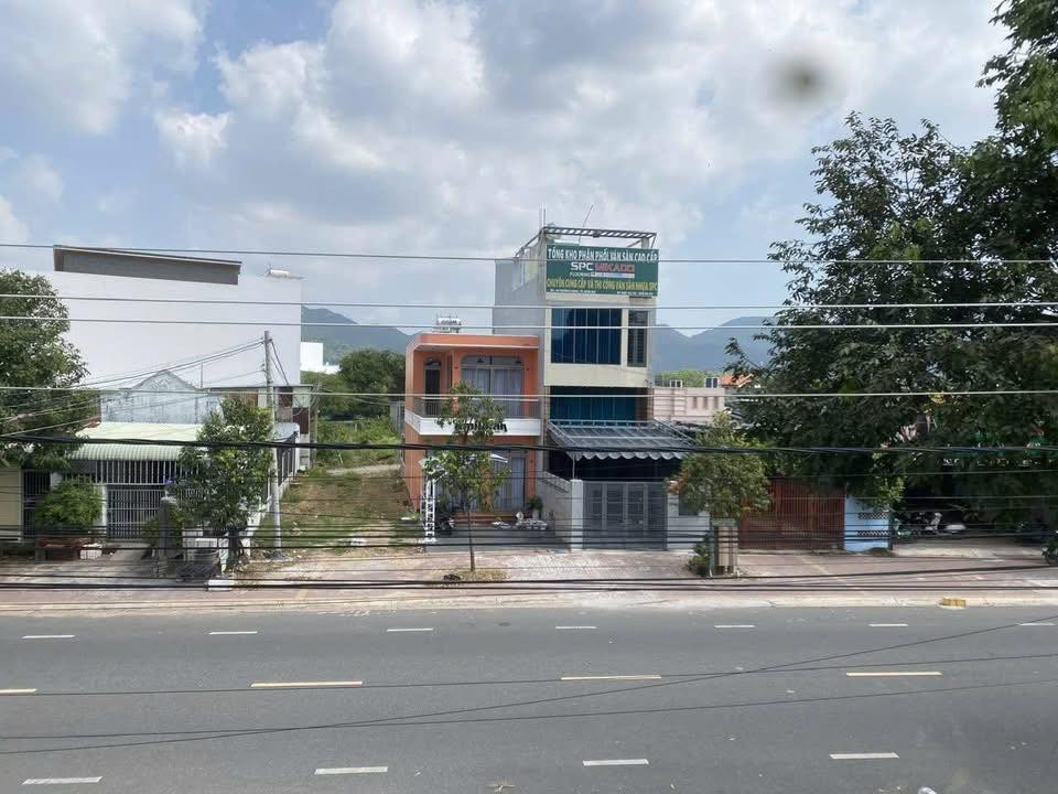 Nhà Mặt Tiền Long Hải 143m² Giá 5.1 Tỷ - Vị Trí Kinh Doanh Ngay