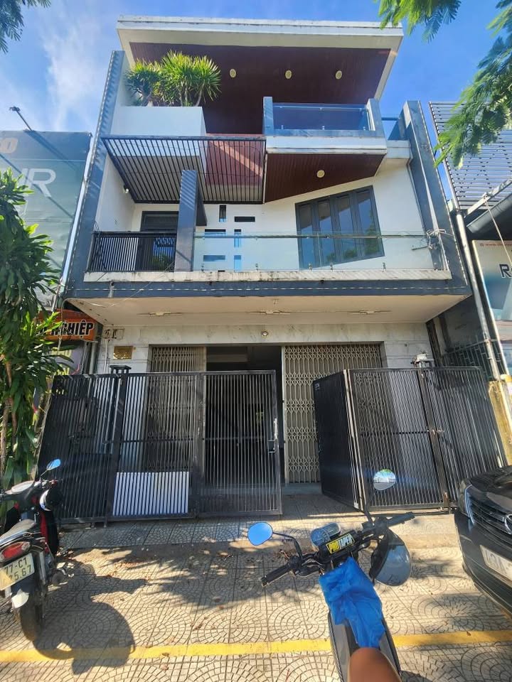 Nhà Mặt Tiền Lê Đại Hành, Đà Nẵng - 165m², Kinh Doanh Sầm Uất