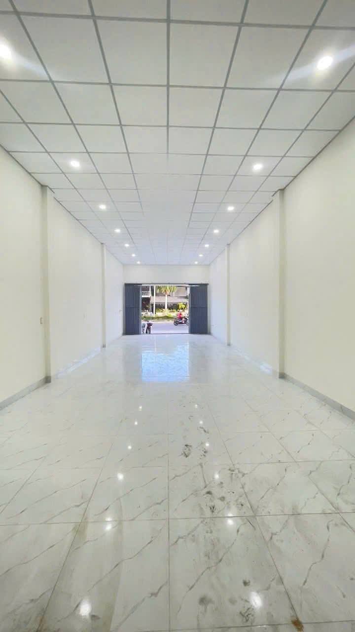 Mặt Bằng Kinh Doanh Mặt Tiền Hùng Vương, Phan Thiết - 100m², 12 Triệu/Tháng