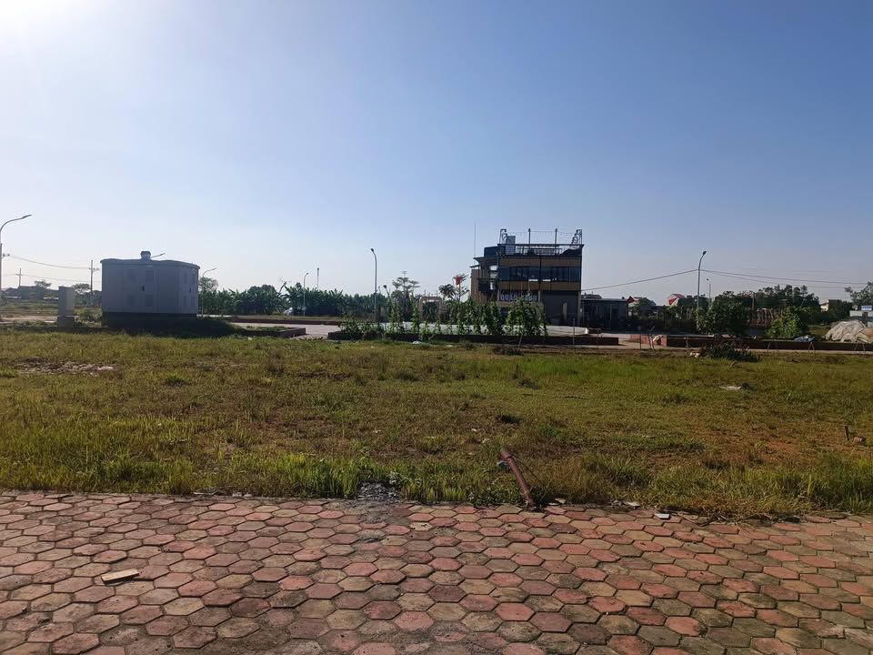 Đất nền Sóc Sơn 180m² - Sổ đỏ chính chủ, mặt tiền 9m hiếm có!