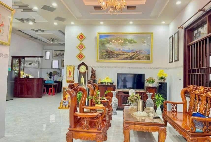 Biệt thự sân vườn Đồng Xoài 260m² - Chính chủ bán, sân vườn rộng!